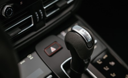 2022 Porsche Macan GTS with Sport package (Color: Python Green) Central Console Wallpapers 450x275 (175)