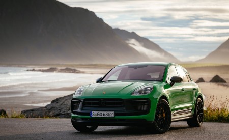 2022 Porsche Macan GTS with Sport package (Color: Python Green) Front Three-Quarter Wallpapers 450x275 (140)