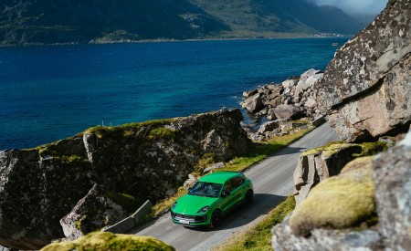 2022 Porsche Macan GTS with Sport package (Color: Python Green) Front Three-Quarter Wallpapers 450x275 (120)
