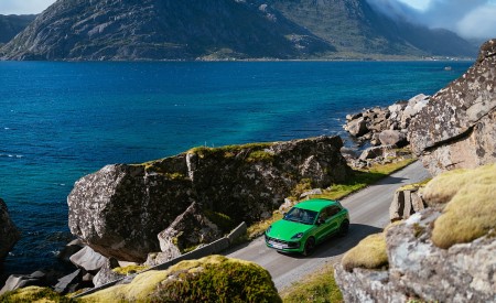 2022 Porsche Macan GTS with Sport package (Color: Python Green) Front Three-Quarter Wallpapers 450x275 (123)