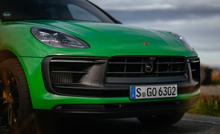 2022 Porsche Macan GTS with Sport package (Color: Python Green) Front Wallpapers 450x275 (154)