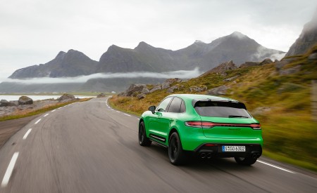 2022 Porsche Macan GTS with Sport package (Color: Python Green) Rear Three-Quarter Wallpapers 450x275 (102)