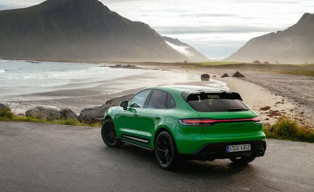 2022 Porsche Macan GTS with Sport package (Color: Python Green) Rear Three-Quarter Wallpapers 450x275 (150)