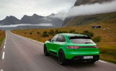 2022 Porsche Macan GTS with Sport package (Color: Python Green) Rear Three-Quarter Wallpapers 450x275 (103)