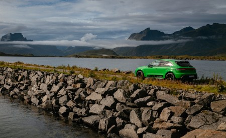 2022 Porsche Macan GTS with Sport package (Color: Python Green) Rear Three-Quarter Wallpapers 450x275 (138)