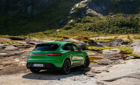 2022 Porsche Macan GTS with Sport package (Color: Python Green) Rear Three-Quarter Wallpapers 450x275 (127)