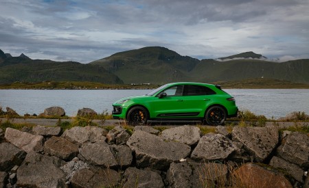 2022 Porsche Macan GTS with Sport package (Color: Python Green) Side Wallpapers 450x275 (139)