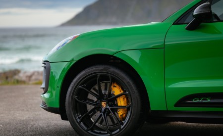 2022 Porsche Macan GTS with Sport package (Color: Python Green) Wheel Wallpapers 450x275 (157)