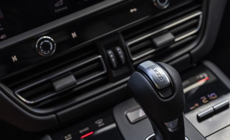 2022 Porsche Macan S (Color: Papaya Metallic) Central Console Wallpapers 450x275 (99)