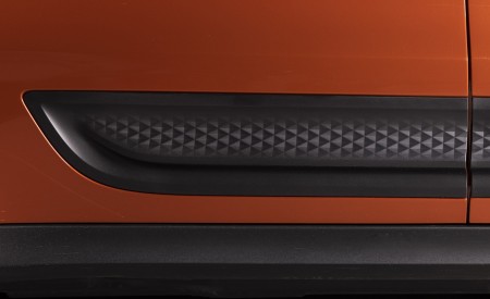 2022 Porsche Macan S (Color: Papaya Metallic) Detail Wallpapers 450x275 (97)