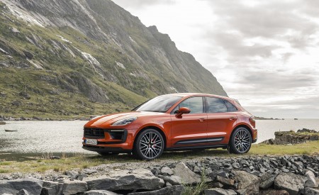 2022 Porsche Macan S (Color: Papaya Metallic) Front Three-Quarter Wallpapers 450x275 (151)