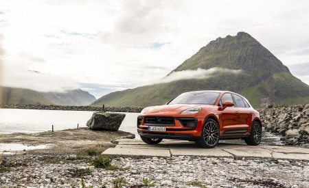 2022 Porsche Macan S (Color: Papaya Metallic) Front Three-Quarter Wallpapers 450x275 (146)
