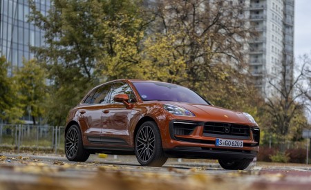 2022 Porsche Macan S (Color: Papaya Metallic) Front Three-Quarter Wallpapers 450x275 (74)