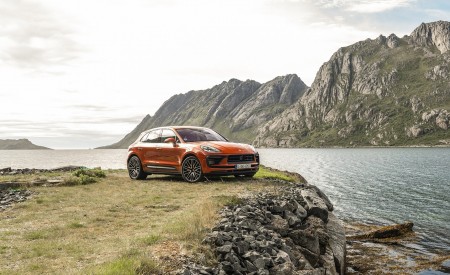 2022 Porsche Macan S (Color: Papaya Metallic) Front Three-Quarter Wallpapers 450x275 (152)