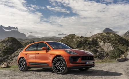 2022 Porsche Macan S (Color: Papaya Metallic) Front Three-Quarter Wallpapers 450x275 (136)