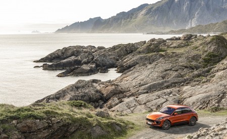 2022 Porsche Macan S (Color: Papaya Metallic) Front Three-Quarter Wallpapers 450x275 (125)
