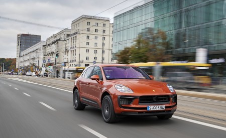 2022 Porsche Macan S (Color: Papaya Metallic) Front Three-Quarter Wallpapers 450x275 (64)