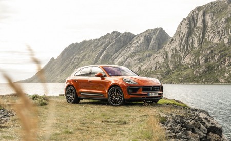 2022 Porsche Macan S (Color: Papaya Metallic) Front Three-Quarter Wallpapers 450x275 (153)
