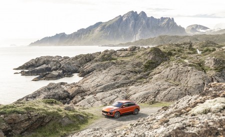 2022 Porsche Macan S (Color: Papaya Metallic) Front Three-Quarter Wallpapers 450x275 (148)
