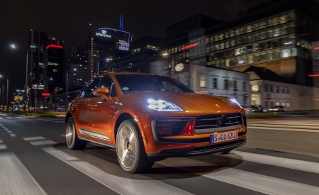2022 Porsche Macan S (Color: Papaya Metallic) Front Three-Quarter Wallpapers 450x275 (20)