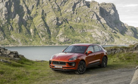 2022 Porsche Macan S (Color: Papaya Metallic) Front Three-Quarter Wallpapers 450x275 (127)