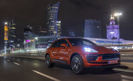 2022 Porsche Macan S (Color: Papaya Metallic) Front Three-Quarter Wallpapers 450x275 (22)
