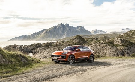 2022 Porsche Macan S (Color: Papaya Metallic) Front Three-Quarter Wallpapers 450x275 (129)