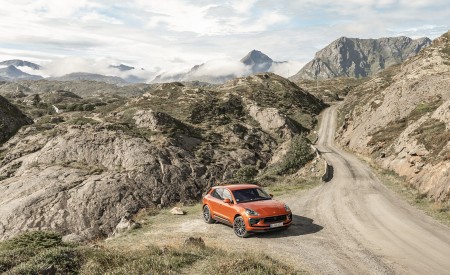 2022 Porsche Macan S (Color: Papaya Metallic) Front Three-Quarter Wallpapers 450x275 (130)