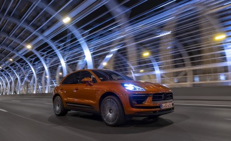 2022 Porsche Macan S (Color: Papaya Metallic) Front Three-Quarter Wallpapers  450x275 (25)