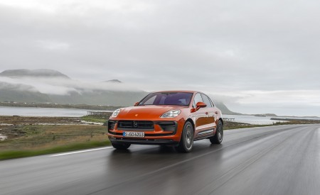 2022 Porsche Macan S (Color: Papaya Metallic) Front Three-Quarter Wallpapers 450x275 (106)