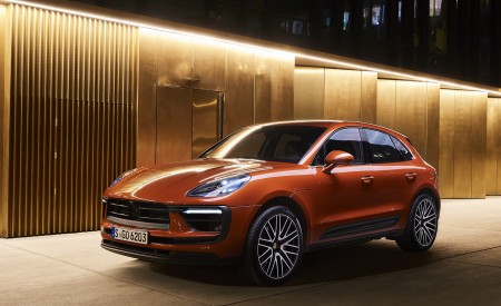 2022 Porsche Macan S (Color: Papaya Metallic) Front Three-Quarter Wallpapers 450x275 (89)