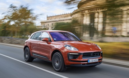 2022 Porsche Macan S (Color: Papaya Metallic) Front Three-Quarter Wallpapers 450x275 (39)