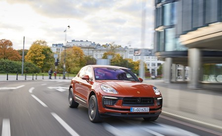 2022 Porsche Macan S (Color: Papaya Metallic) Front Wallpapers 450x275 (40)