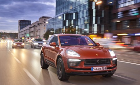 2022 Porsche Macan S (Color: Papaya Metallic) Front Wallpapers 450x275 (27)
