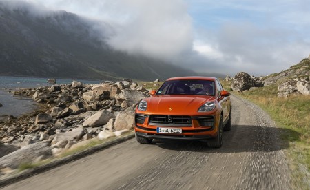 2022 Porsche Macan S (Color: Papaya Metallic) Front Wallpapers 450x275 (117)
