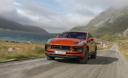2022 Porsche Macan S (Color: Papaya Metallic) Front Wallpapers 450x275 (118)