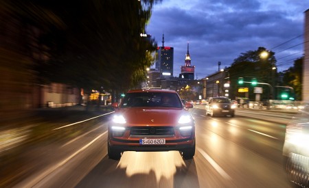 2022 Porsche Macan S (Color: Papaya Metallic) Front Wallpapers 450x275 (32)