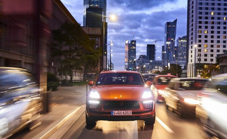 2022 Porsche Macan S (Color: Papaya Metallic) Front Wallpapers 450x275 (33)