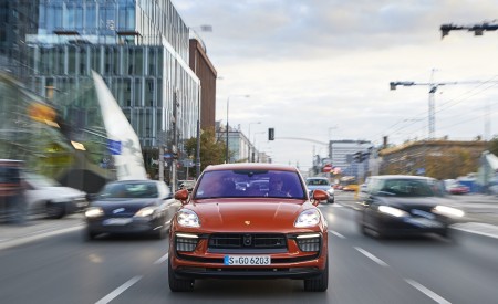 2022 Porsche Macan S (Color: Papaya Metallic) Front Wallpapers 450x275 (44)
