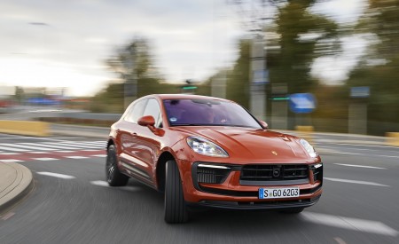 2022 Porsche Macan S (Color: Papaya Metallic) Front Wallpapers 450x275 (70)