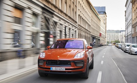2022 Porsche Macan S (Color: Papaya Metallic) Front Wallpapers 450x275 (56)