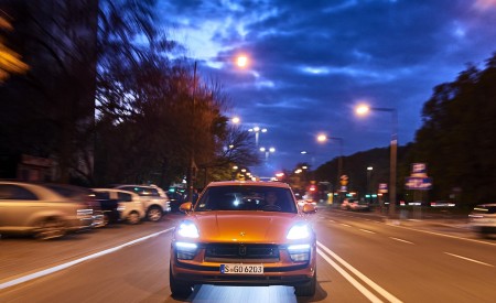 2022 Porsche Macan S (Color: Papaya Metallic) Front Wallpapers 450x275 (35)