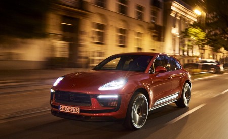 2022 Porsche Macan S (Color: Papaya Metallic) Front Wallpapers 450x275 (36)