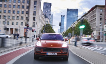 2022 Porsche Macan S (Color: Papaya Metallic) Front Wallpapers 450x275 (58)