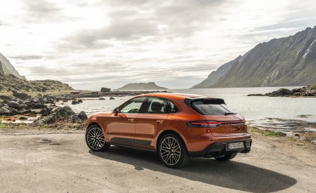 2022 Porsche Macan S (Color: Papaya Metallic) Rear Three-Quarter Wallpapers 450x275 (149)