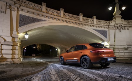 2022 Porsche Macan S (Color: Papaya Metallic) Rear Three-Quarter Wallpapers 450x275 (84)