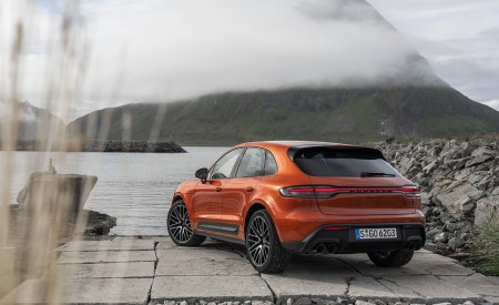 2022 Porsche Macan S (Color: Papaya Metallic) Rear Three-Quarter Wallpapers 450x275 (166)