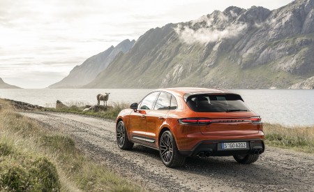 2022 Porsche Macan S (Color: Papaya Metallic) Rear Three-Quarter Wallpapers 450x275 (142)