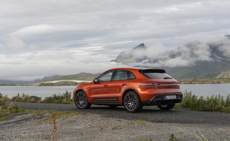 2022 Porsche Macan S (Color: Papaya Metallic) Rear Three-Quarter Wallpapers 450x275 (167)