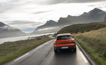 2022 Porsche Macan S (Color: Papaya Metallic) Rear Wallpapers 450x275 (123)
